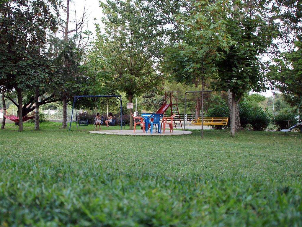 Priona Rooms Paralía Skotínis Bagian luar foto
