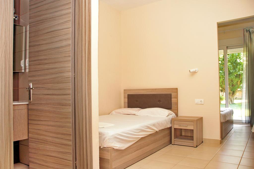 Priona Rooms Paralía Skotínis Bagian luar foto