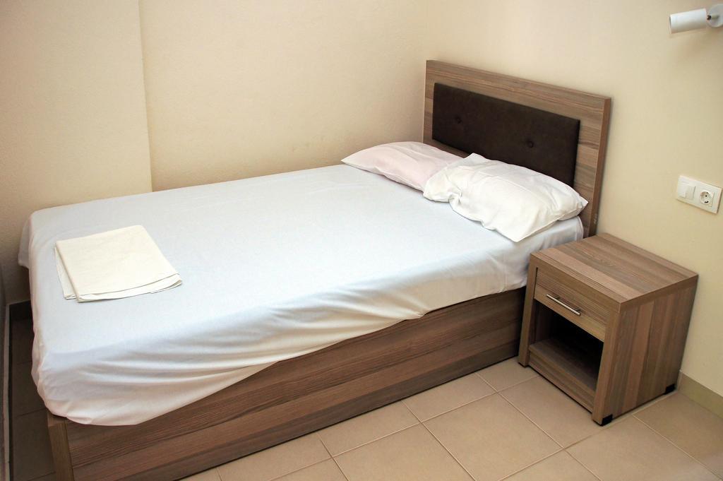 Priona Rooms Paralía Skotínis Bagian luar foto