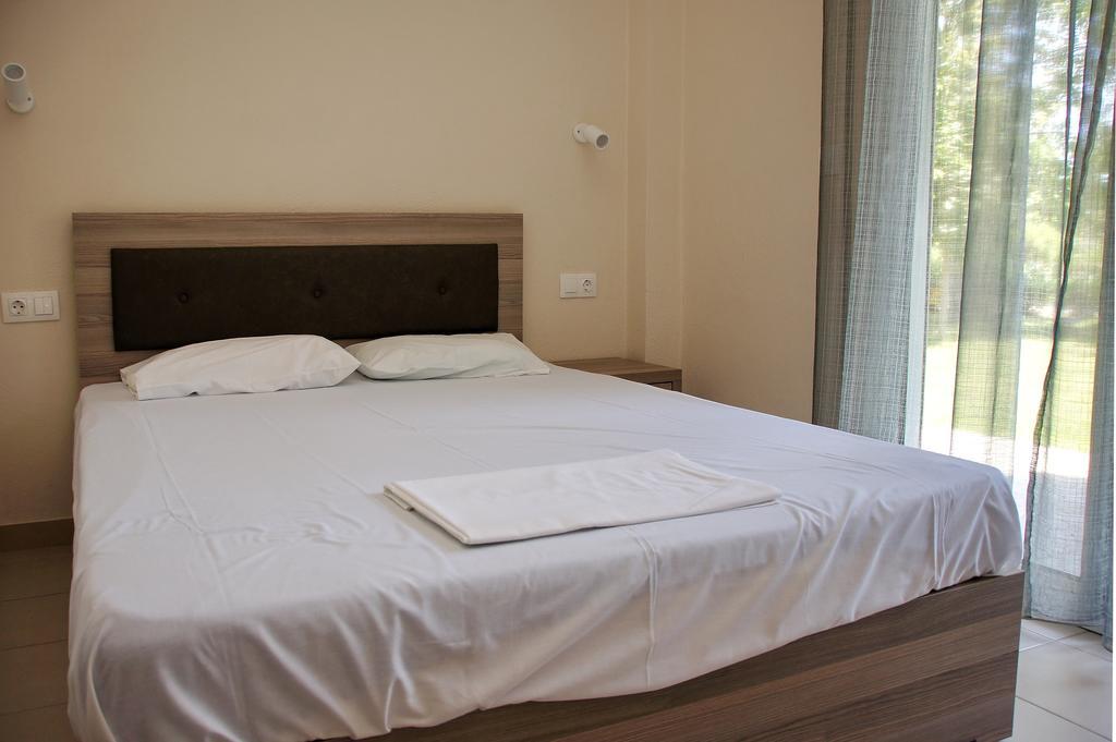 Priona Rooms Paralía Skotínis Bagian luar foto